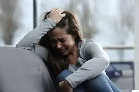 تفسير حلم البكاء الشديد للعزباء والمتزوجة وللرجل | معاني دقيقة شاملة