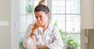 طرق التخلص من رائحة الحلبة من الجسم والشعر والمنزل