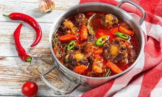 طريقة عمل طاجن عكاوي بالبصل شهي كالمطاعم